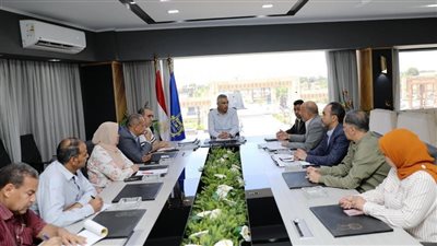 محافظ أسوان يترأس الإجتماع التنسيقى لعرض الرؤية المتكاملة لإنشاء مجمع مواقف دراو