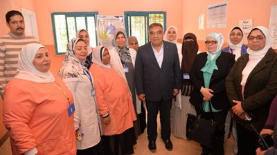 محافظ الدقهلية يتفقد أعمال القافلة الطبية بقرية دنديط