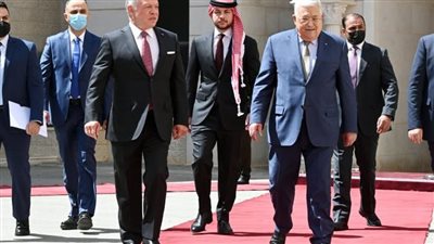 العاهل الأردني والرئيس الفلسطيني يؤكدان ضرورة تكثيف الجهود لوقف التصعيد في المنطقة