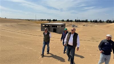 رئيس مركز بحوث الصحراء ونائبه يتفقدا مشاريع التنمية الزراعية بشمال سيناء