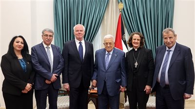 الرئيس عباس يستقبل وفدًا كنسيًا دوليًا من أجل السلام
