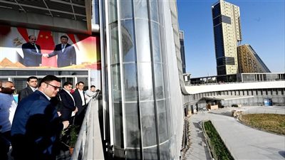 وزير الإسكان يتفقد منطقة الأعمال المركزية والحي السكني الخامس R5 بالعاصمة الإدارية الجديدة
