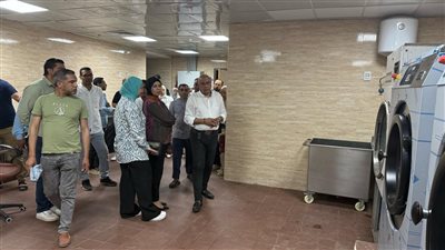 وكيل صحة قنا يتفقد مستشفي نجع حمادي العام ويوجه بخصم حافز الإشراف