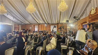 مدبولي يصل الإسماعيلية لإطلاق مشروع جمع المخلفات من السفن بقناة السويس 