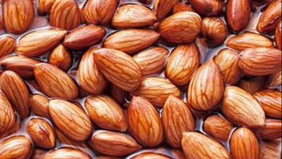 اللوز من الفوائد الطبيعية للبشرة والجسم 