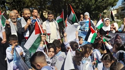 الاحتلال يقمع وقفة فلسطينية للتنديد بالاستيطان والاستيلاء على الأراضي
