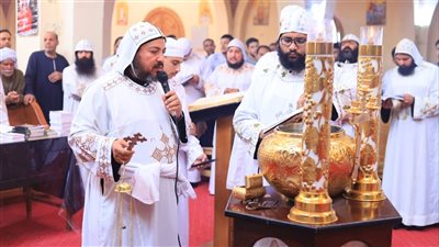 صور|  الأقباط يحتفلون بخميس العهد  بدير الأنبا متاؤس الفاخوري بإسنا جنوب الأقصر