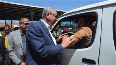 محافظ الغربية من وسط السائقين يؤكد.. راحة المواطن من أولوياتنا