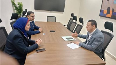 المصرية لنقل الكهرباء تناقش الموقف التنفيذي للمشروعات المتأخرة مع 