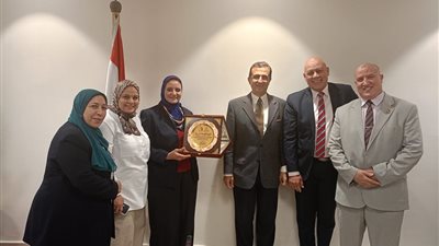 نقابة نقل الكهرباء تكرم المهندسة منى رزق لجهودها