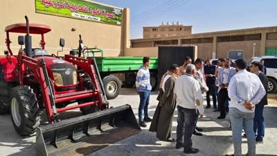 نائبا وزير الزراعة ورئيس الإيفاد يتفقدان مشروعات الاستثمارات الزراعية المستدامة بالمنيا