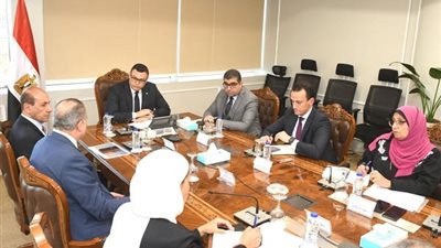 وزير الإسكان يتابع مع رئيس صندوق التنمية الحضرية تشغيل حديقة 