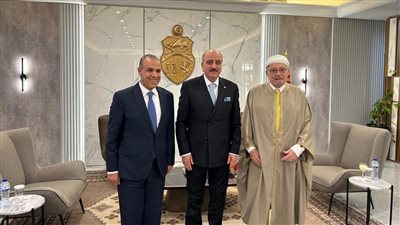 وزير الخارجية يصل تونس لبحث ملفات التعاون الثنائي والتحديات الإقليمية