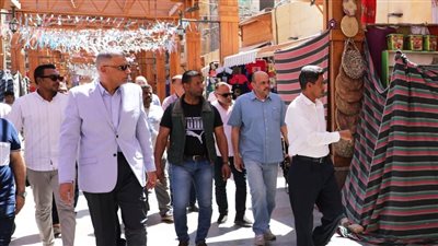 محافظ أسوان يتفقد السوق السياحى القديم