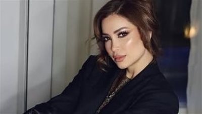 نسرين طافش تعكس سحر قوامها بإطلالة جريئة (صور)