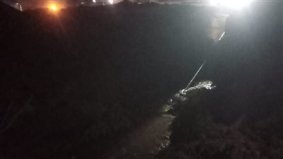 بعد هبوط أرضى مفاجئ.. محافظ أسوان يغلق طريق توشكي نصر النوبه 