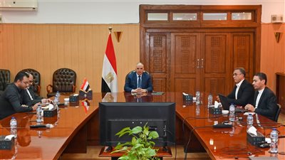 وزير الري: العمل جارى فى تنفيذ 