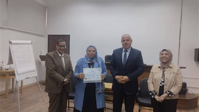 رئيس جامعة قناة السويس يشهد ختام الدورة الحادية عشرة لتأهيل عمداء الكليات 