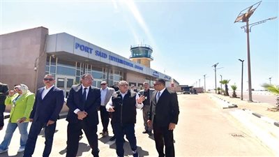 «مناع» يتفقد الإجراءات الأمنية والصحية والبيئية بمطار بورسعيد