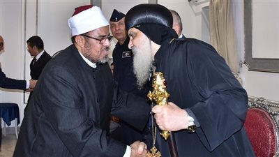 صور| محافظ الأقصر يزور الكنائس للتهنئة بعيد القيامة المجيد