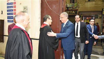 محافظ الفيوم يزور الكنائس لتقديم التهنئة للأخوة الأقباط بعيد القيامة المجيد