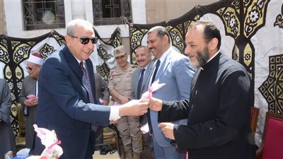 محافظ الغربية يزور كنائس طنطا لتقديم التهنئة بعيد القيامة المجيد 