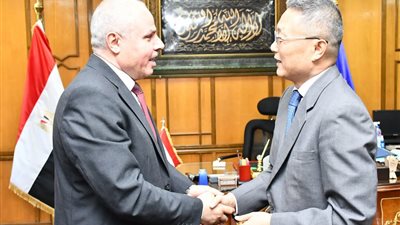 رئيس جامعة القناة يستقبل القنصل العام للصين الشعبية لتعزيز التعاون المشترك