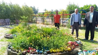 مدير تعليم قوص يشيد بطغيان المساحة الخضراء بحدائق مدارس خزام