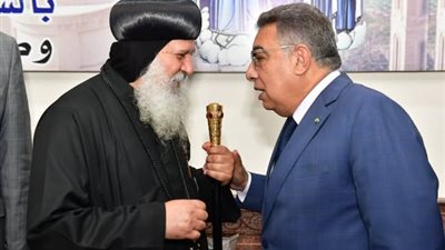 محافظ الدقهلية يقدم التهنئة بعيد القيامة المجيد للأخوة المسيحيين   