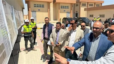 نائب وزير الإسكان يتفقد مشروعات الصرف الصحي بمبادرة 