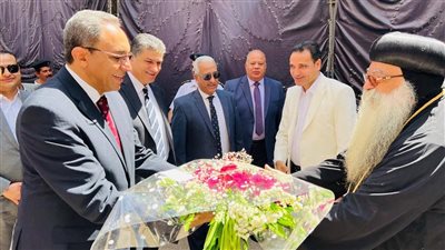 محافظ قنا يبدأ جولات التهنئة بعيد القيامة ويزور مطرانية دشنا للأقباط الأرثوذكس 