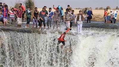 احتفالًا بشم النسيم.. توافد الزائرين على المناطق السياحية بالفيوم