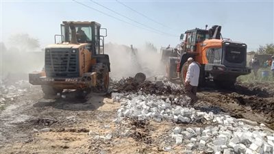 إزالة 20 حالة تعدي بالبناء بالوحدات المحلية لمركز المحلة