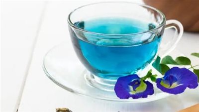 لا أحمر ولا أخضر.. 10 فوائد صحية مذهلة للشاي الأزرق