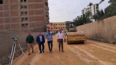 رئيس مدينة دمنهور يتابع أعمال تطوير طريق زاوية غزال  