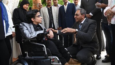 قنا تدرس تخصيص حافلات لذوي الهمم.. والمحافظ يُشارك بتكريم 20 أمًا مثالية 