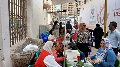 فحص 110 سيدة بالوحدة المتنقلة للكشف المبكر عن سرطان الثدي بدمنهور
