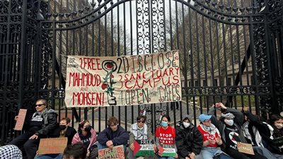 اعتصام عدد من طلاب جامعة كولومبيا تضامنًا مع زملائهم المهددين بالترحيل