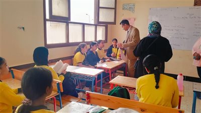 مدير إدارة حدائق أكتوبر يتابع انتظام سير العملية التعليمية 