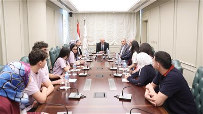 وزير التربية والتعليم يلتقي ممثلين لطلاب مدارس النيل الدولية