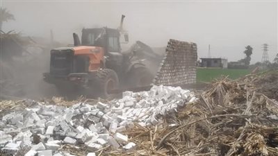 محافظ بني سويف يناقش تقارير المتابعات الميدانية