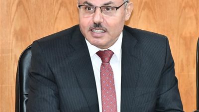 جامعة قناة السويس تبحث تطوير منظومة الدراسات العليا والبحوث 