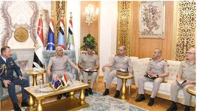الفريق أحمد خليفة رئيس أركان القوات المسلحة يلتقي قائد قوة دفاع نيوزيلندا