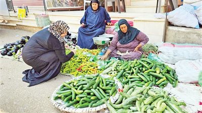 عجائز.. على الرصيف