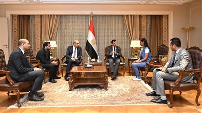 وزيرا الشباب والرياضة والطيران يبحثان سبل دعم أبطال الإسكواش المصري