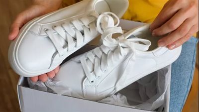 طرق فعالة للتخلص من رائحة الأحذية.. حلول منزلية مضمونة