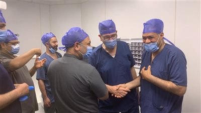 عميد كلية طب بنها يجري زيارة مفاجئة للمستشفيات