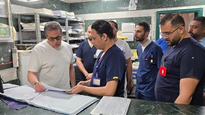 وزير الصحة يوجه بصرف مكافأة لجميع العاملين والإداريين بمستشفى البنك الأهلي