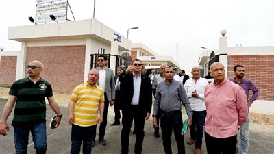 وزير الإسكان يتفقد محطة رفع المياه ومحاور الطرق ومشروع الإسكان المتوسط بمدينة بدر