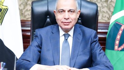 لدعم التصدير بالمشروعات الصغيرة… محافظ المنيا يدعو سيدات الأعمال للمشاركة بمشروع “She Trades” 